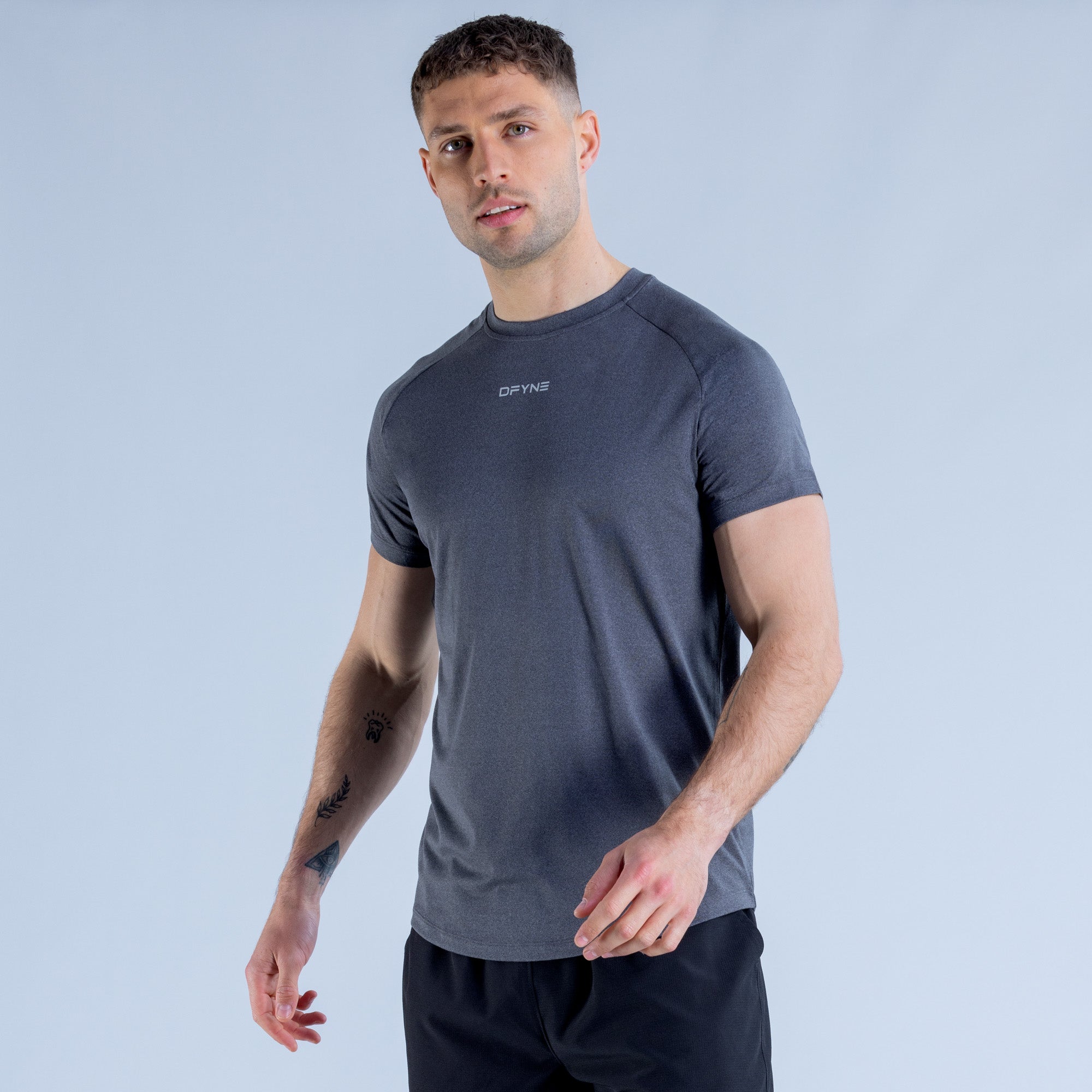 Camiseta DFYNE Stealth Training Hombre Negros | 5392-TVEBZ