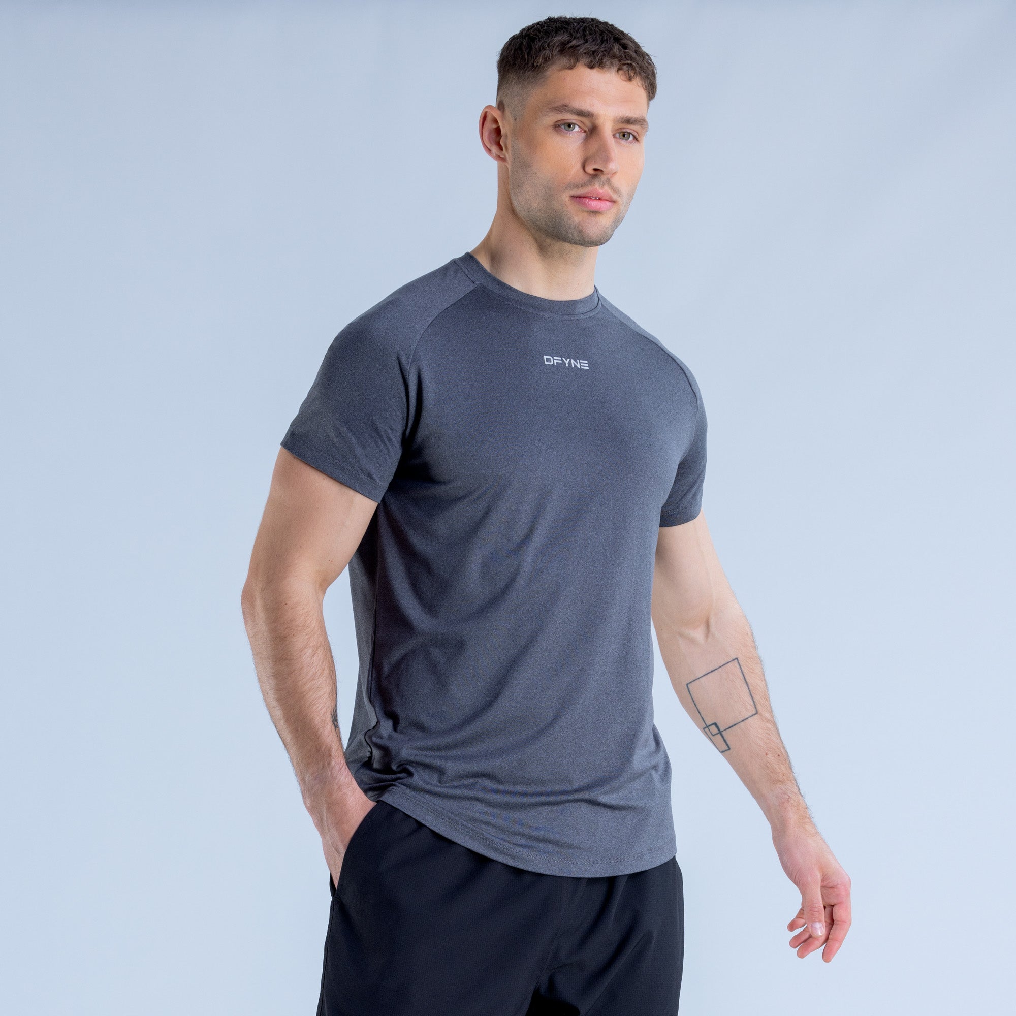 Camiseta DFYNE Stealth Training Hombre Negros | 5392-TVEBZ
