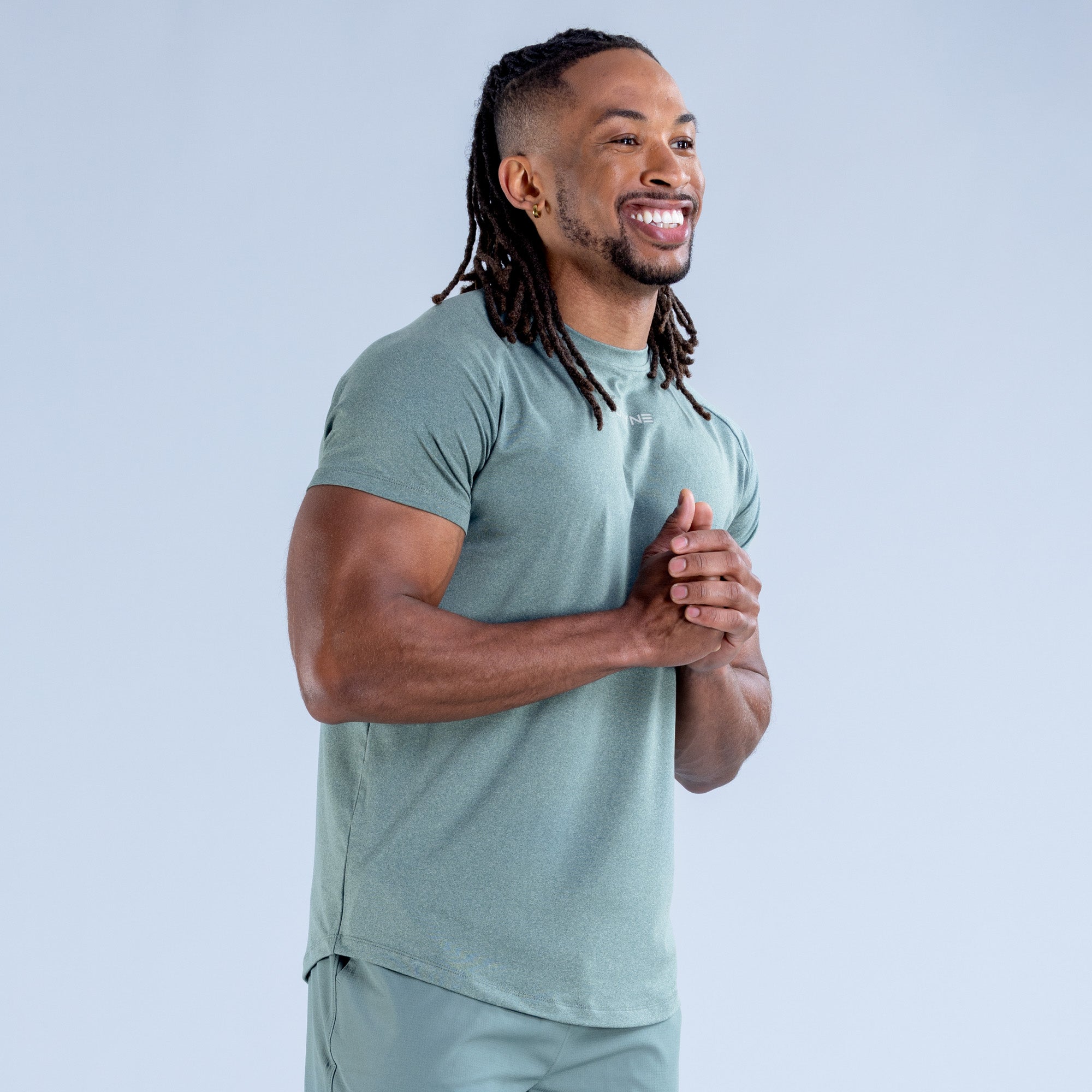 Camiseta DFYNE Stealth Training Hombre Verde Oliva | 6723-FAVEU