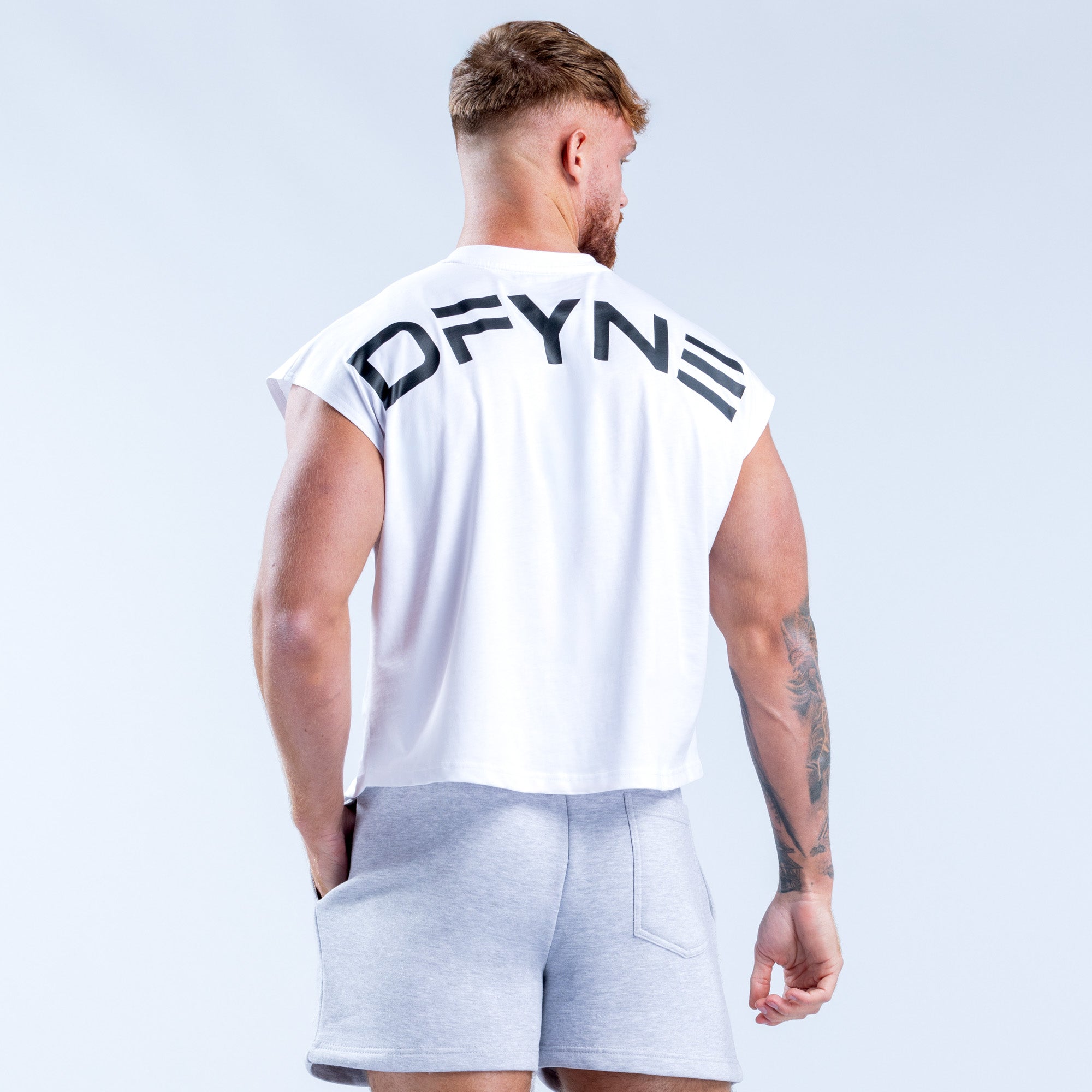 Camiseta sin Manga DFYNE Signature Crop Hombre Blancos | 8247-JXOSB