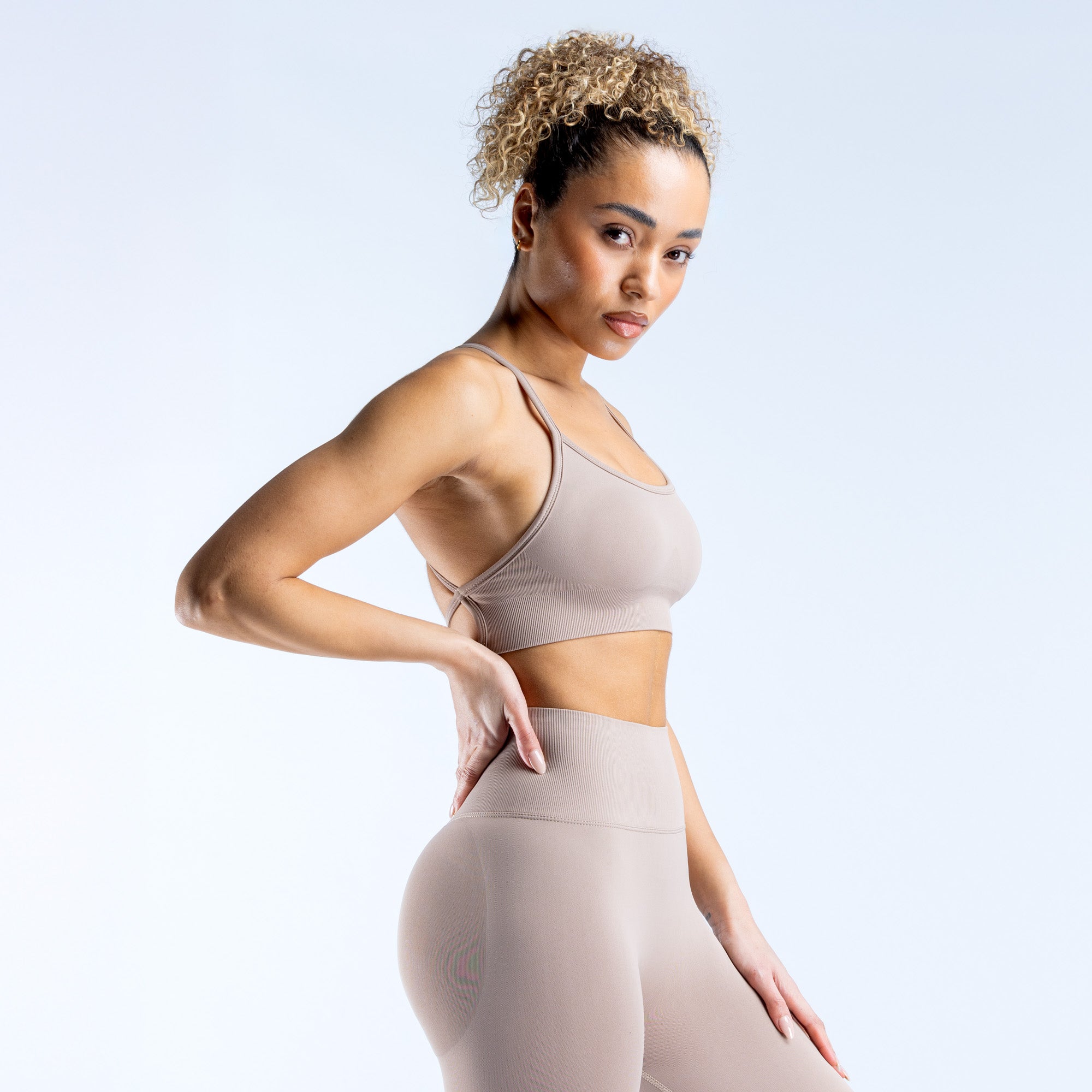 Sujetador Deportivo DFYNE Dynamic Backless Mujer Beige | 6280-ECRKA