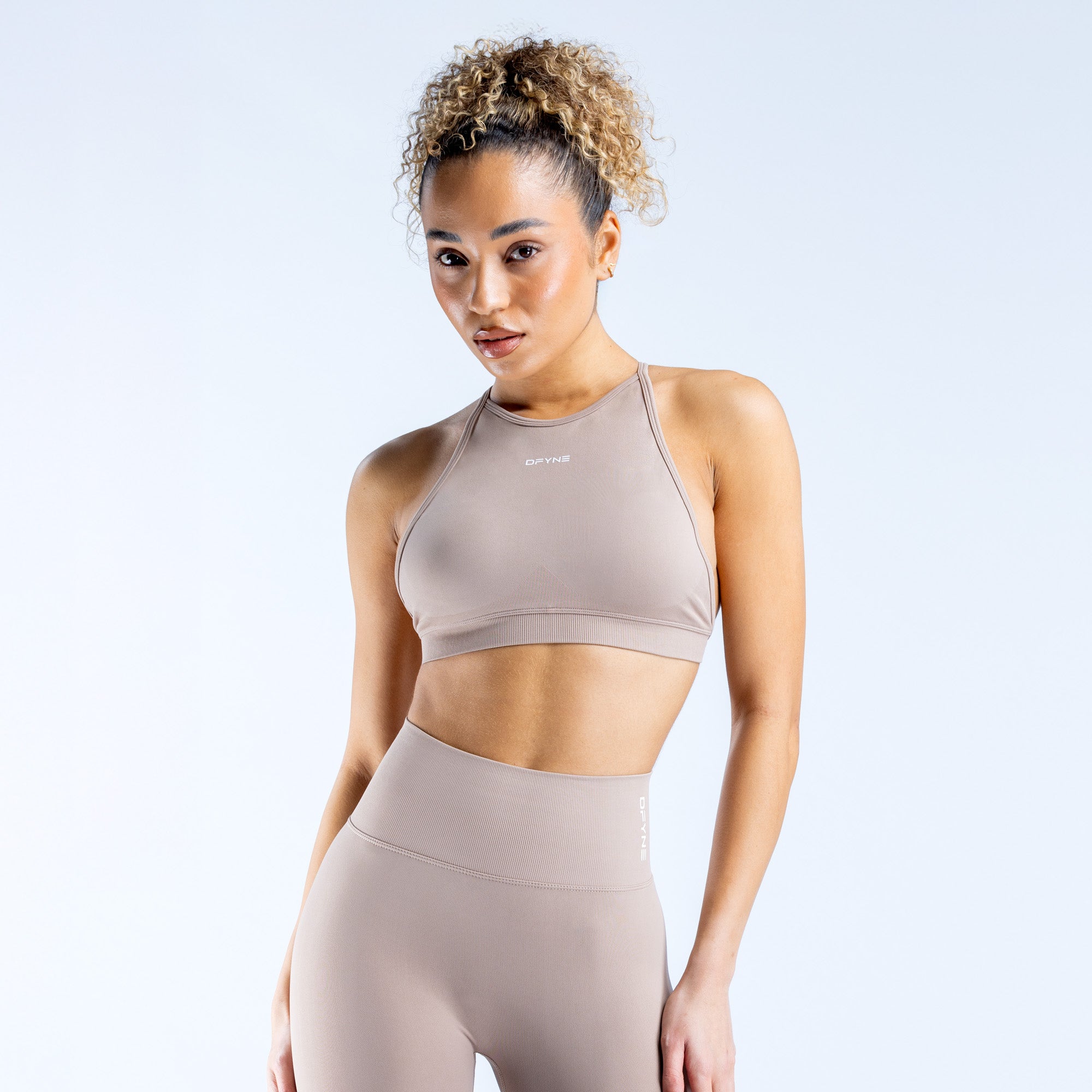 Sujetador Deportivo DFYNE Dynamic High Neck Backless Mujer Beige | 9870-WVJRF