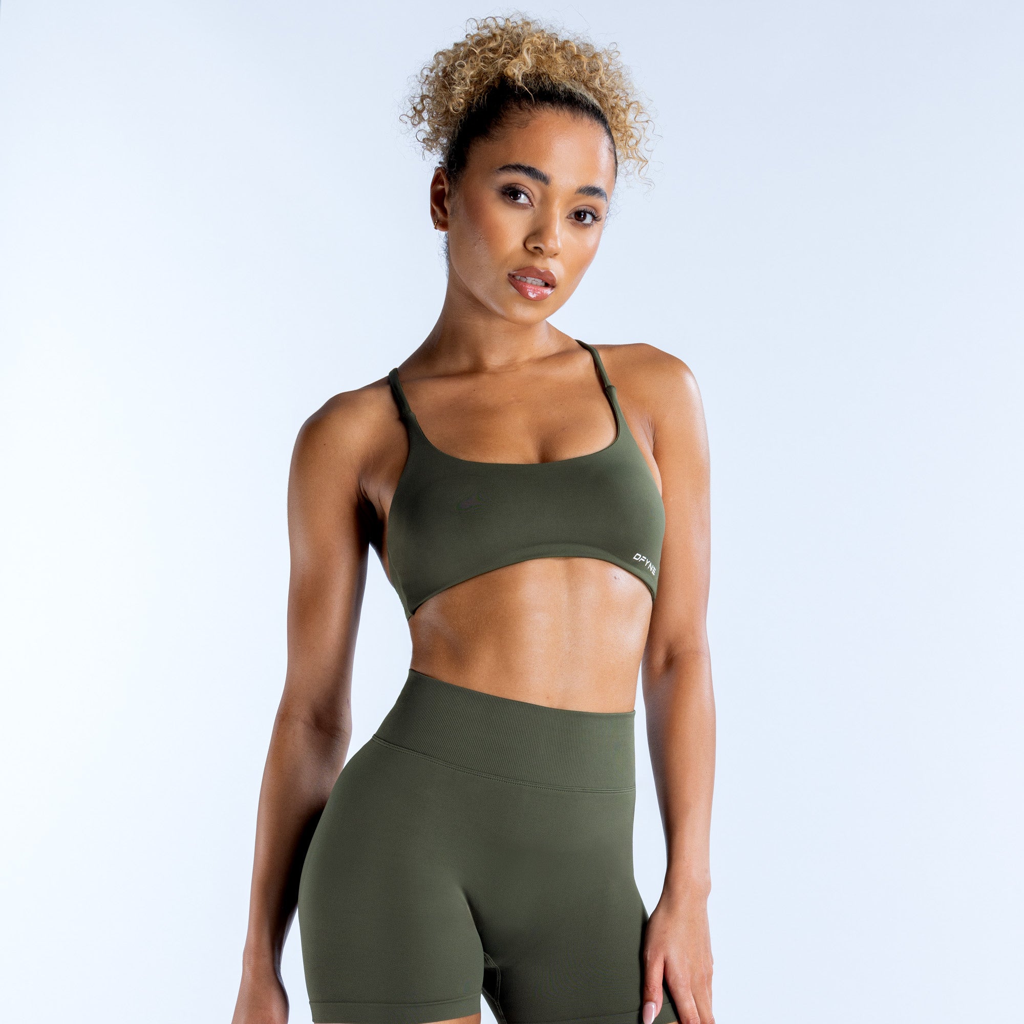 Sujetador Deportivo DFYNE Dynamic Twist Back Mujer Verde Oliva | 1570-HNBAZ