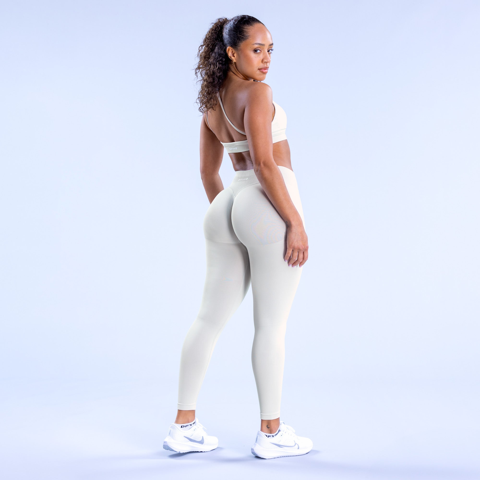 Sujetador Deportivo DFYNE Impact Asymmetric Mujer Blancos | 9365-VOTMI