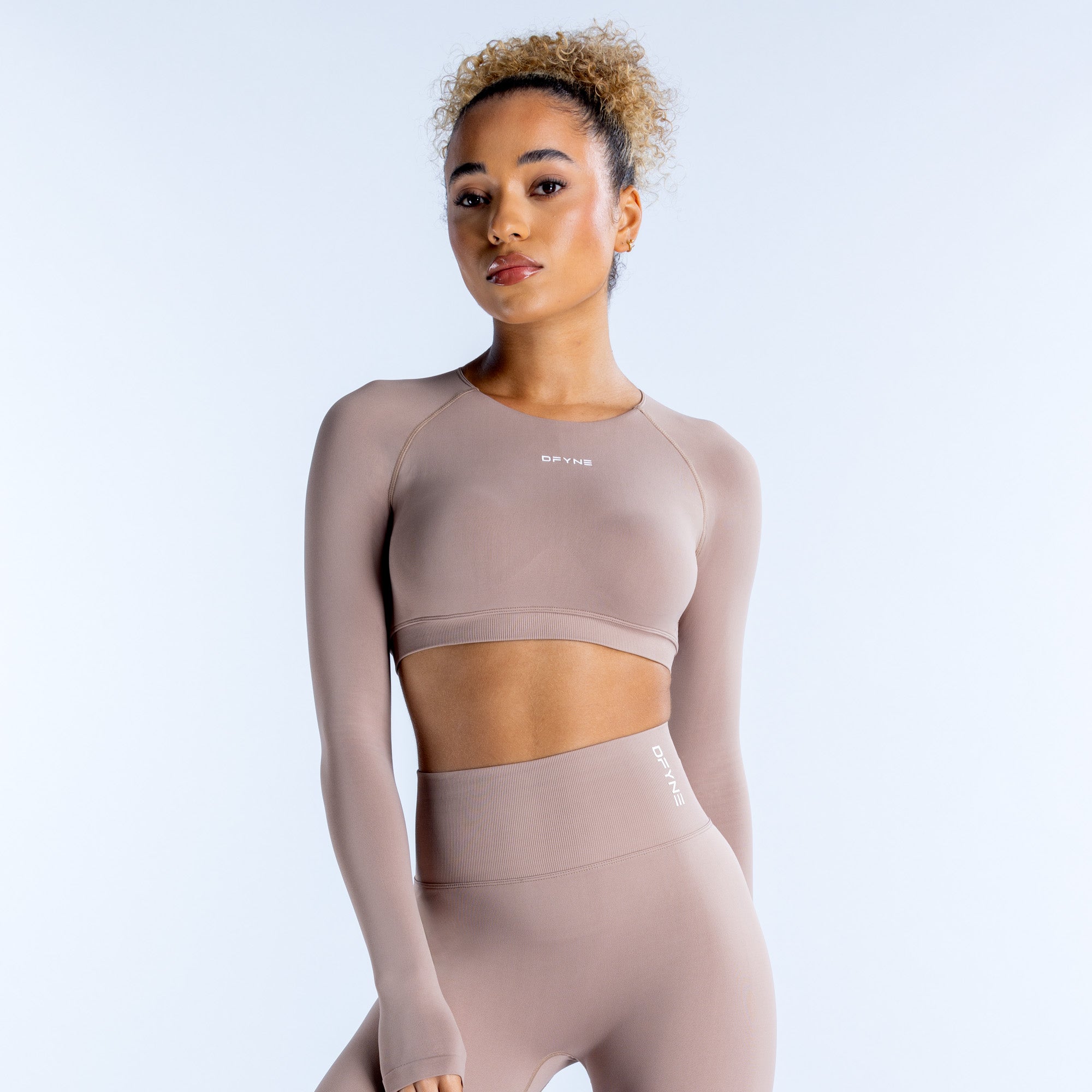 Top DFYNE Dynamic Long Sleeve Crop Mujer Beige | 2719-DJSAH