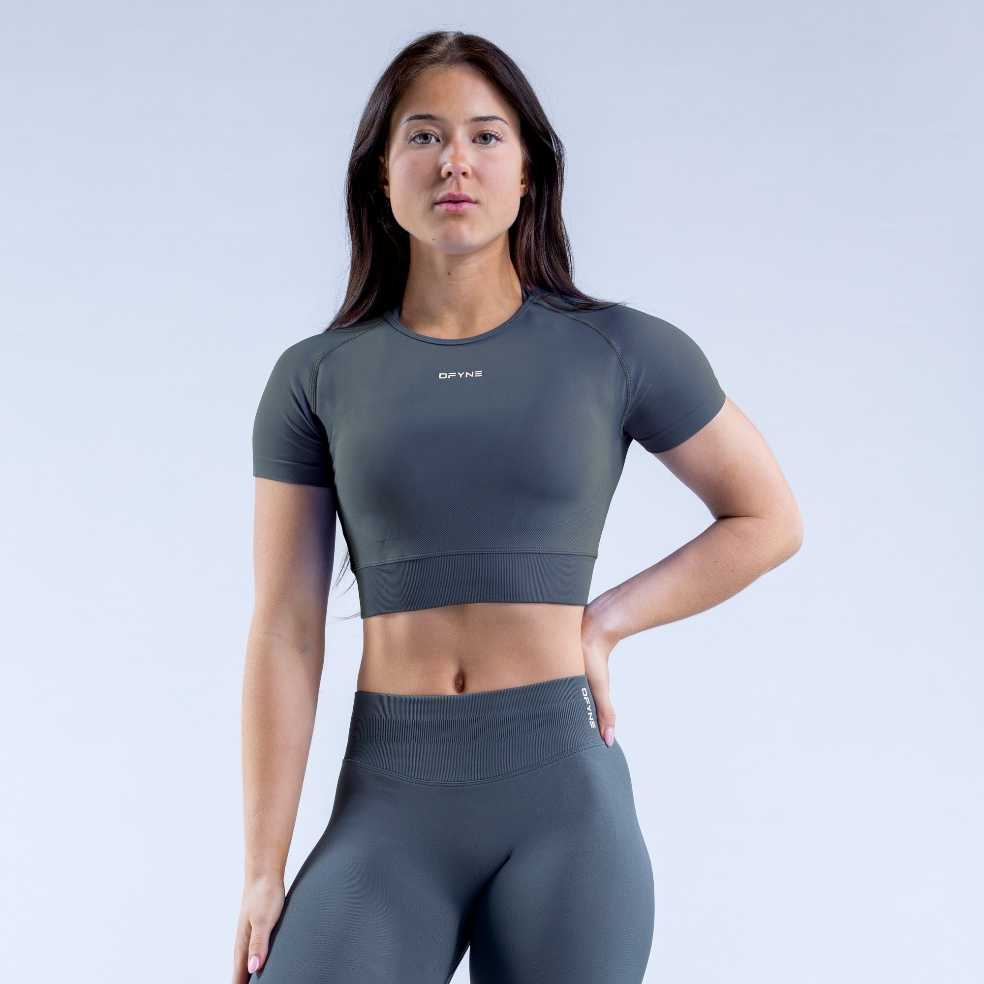 Top DFYNE Impact Crop Mujer Grises | 6945-YEMTC